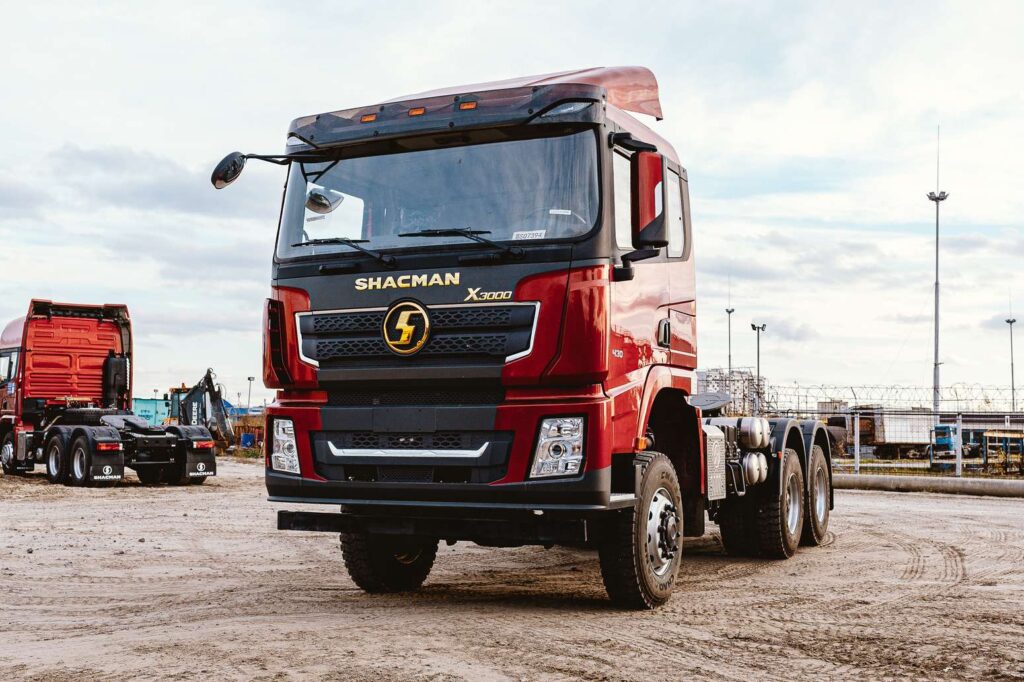 ТЯГАЧ X3000 6×6 SX42586V385